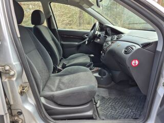 Ford Focus Ghia 1.6 74kW