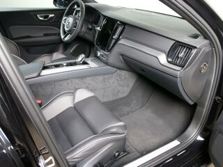 Volvo S60 AWD ULTIMATE DARK INTELLI SAFE PRO 2.0 B5 KERS Mild Hybrid 184кВ