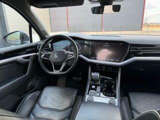 Volkswagen Touareg E-Hybrid Elegance 3.0 V6 280кВ