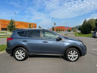 Toyota RAV4 2.0 111kW