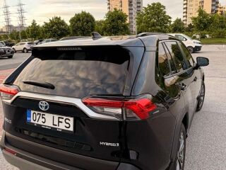Toyota RAV4 Luxury Plus 2.5 131kW