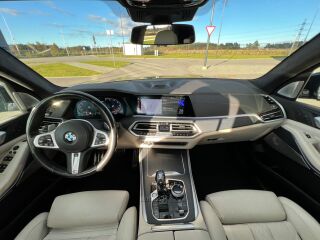 BMW X5 M50 M50i M Sport Individual 4.4 V8 390кВ