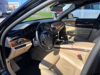BMW 750 4.4 330kW