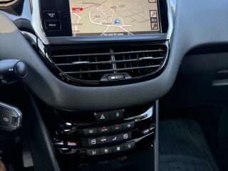 Peugeot 208 Luxury 1.2 60kW