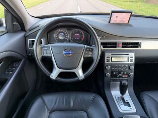 Volvo V70 Momentum 2.4 R5 D5 129кВ