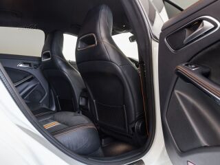 Mercedes-Benz CLA 200 AMG Orange Art 1.6 115kW