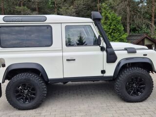 Land Rover Defender 2.4 90kW
