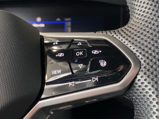 Volkswagen Touareg R-Line 4-Motion 3.0 V6 210кВ