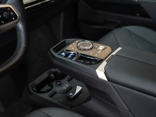 BMW iX xDrive 40 Sportpakett 240kW