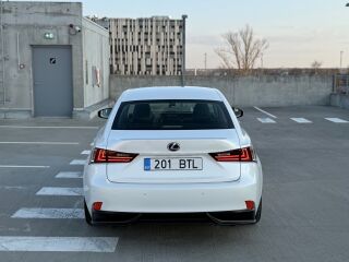 Lexus IS 300h 2.5 133kW