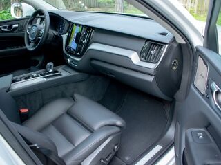 Volvo XC60 AWD Bright PLUS Intelli Safe Wntr 2.0 B4 MHEV Kerghübriid 145kW