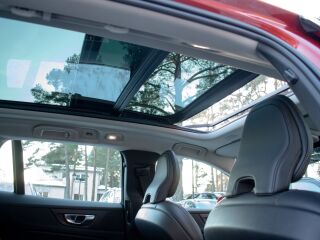 Volvo V60 Cross Country AWD PLUS Bright Intelli Safe PRO 2.0 B4 MHEV Kerghübriid MY2023 145kW