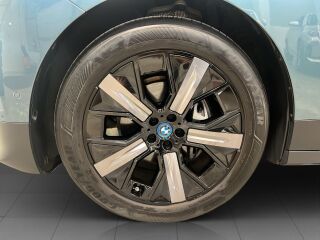 BMW iX xDrive 50 385kW