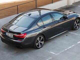 BMW 750 xDrive 4x4 4.4 330kW