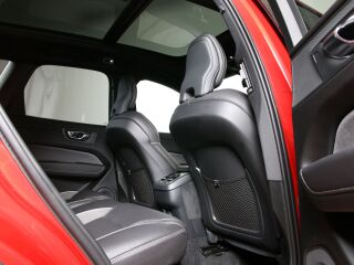 Volvo XC60 AWD R-DESIGN INTELLI SAFE PRO 2.0 B4 KERS Mild Hybrid 145кВ