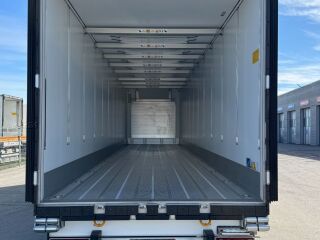 Schmitz Cargobull külmikpoolhaagis THERMO KING ADVANCER
