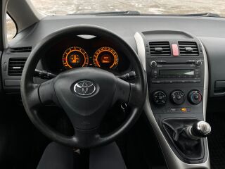 Toyota Auris 1.6 91кВ