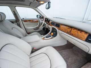 Jaguar XJ Daimler Long 4.0 V8 209kW