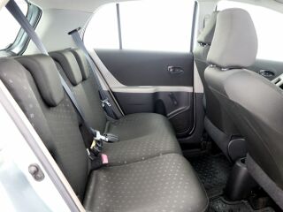 Toyota Yaris Linea Sol A-C 1.3 64кВ