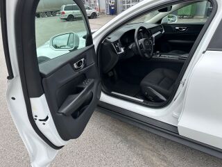 Volvo V60 Cross Country AWD B4 2.0 145кВ