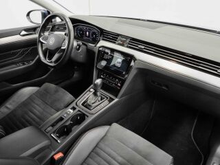 Volkswagen Passat Elegance 2.0 147кВ