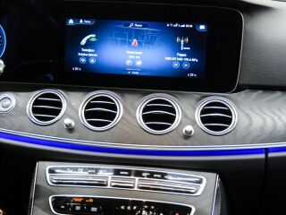 Mercedes-Benz E 220 4MATIC 2.0 143kW