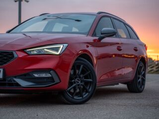 SEAT Leon Plug In Hybrid FR-Package Desire Red 150kW