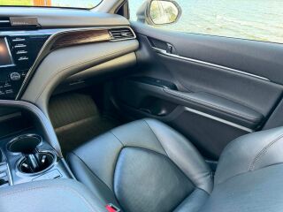 Toyota Camry HYBRID LUXURY BU SINESS E-CVT 2.5 131kW