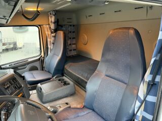 Volvo FM 340 6x2 box vibra