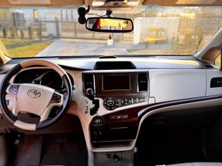 Toyota Sienna XLE 3.5 V6 197kW