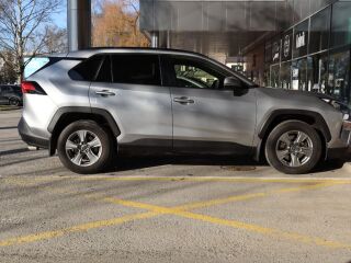Toyota RAV4 Luxury Comfort 2.0 129кВ
