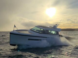 Delta Powerboats 33 Coupe 5.5 R6 Volvo Penta D6-440 DPI
