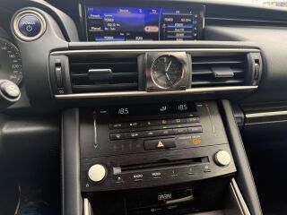 Lexus IS 300h 2.5 133kW