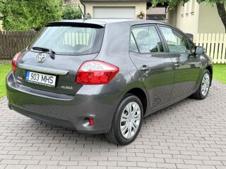 Toyota Auris Linea Sol 1.6 97кВ