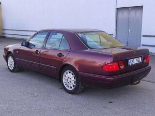 Mercedes-Benz E 200 2.0 R4 100kW