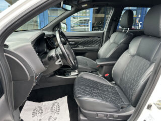 Mitsubishi Outlander PHEV Luxury 4WD 2.4 99kW