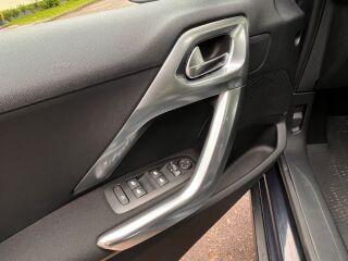 Peugeot 2008 Allure 88kW