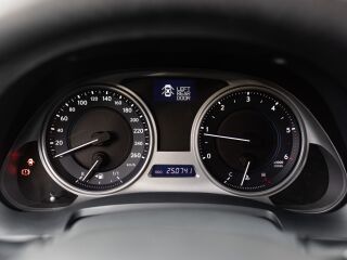 Lexus IS 220 s 2.2 130kW
