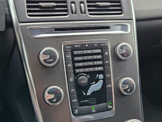 Volvo XC60 Momentum Onyx Black 2.0 D4 140кВ