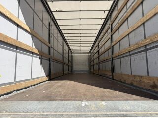 Schmitz Semitrailer Curtainsider Standard