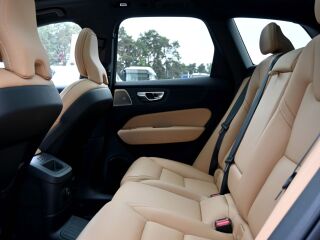 Volvo XC60 AWD B&W XENIUM INTELLI PRO 2.0 T8 Plug-in LONG RANGE 335кВ