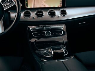 Mercedes-Benz E 300 2.0 143kW