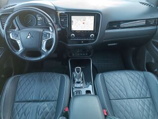Mitsubishi Outlander Instyle 4WD 2.4 PHEV 165kW