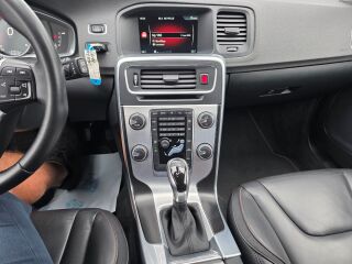 Volvo V60 Ocean Race Onyx Black 2.0 88кВ