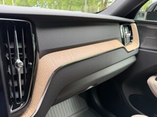 Volvo XC60 PLUS DARK B5 250Hj petrol 2.0 184kW