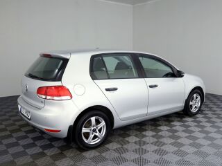 Volkswagen Golf Comfortline 1.6 75кВ