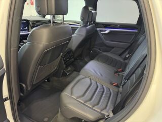 Volkswagen Touareg R-line 3.0 V6 170кВ