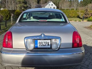 Lincoln Town Car 4.6 154kW