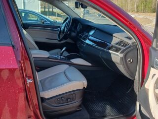 BMW X6 DRIVE 50i 4.4 V8 300kW