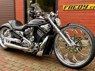 Harley-Davidson VRSCSE Screamin' Eagle CVO V-Rod V2 Revolution 92kW